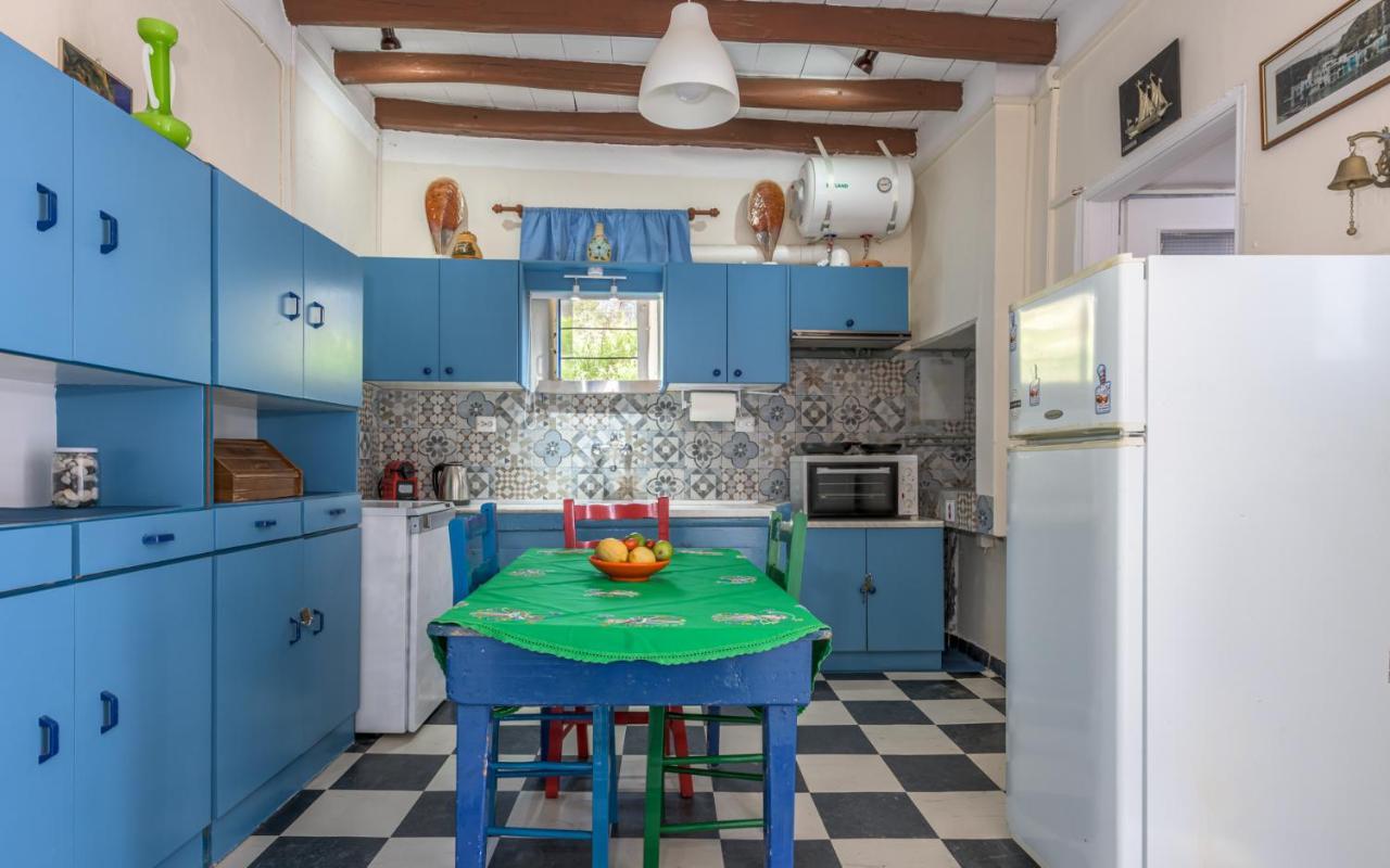 Blue Traditional Boathouse In Klima Klima (Milos) Exterior foto