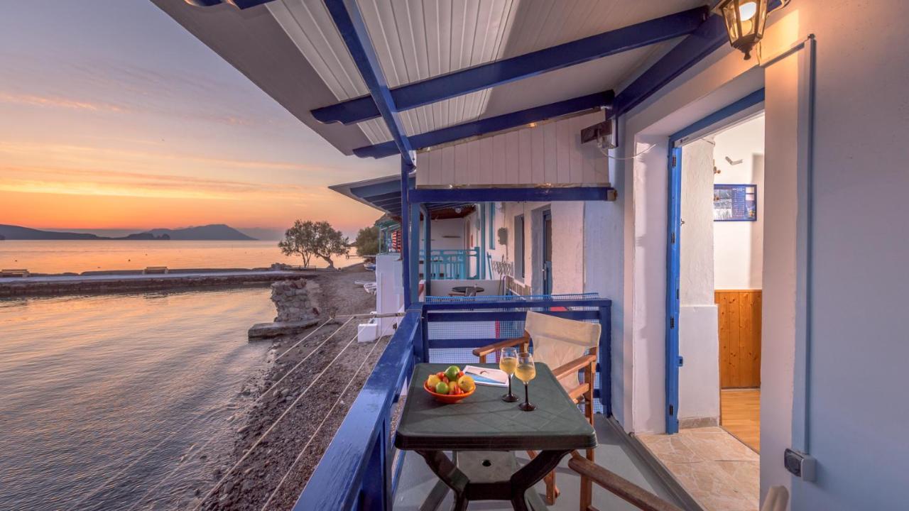 Blue Traditional Boathouse In Klima Klima (Milos) Exterior foto